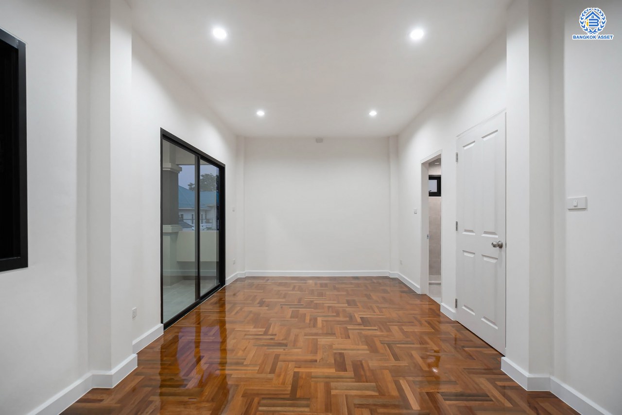 บ้านมือสองตกแต่งใหม่ โครงการ มณีรินทร์ รัตนาธิเบศร์ แบรนด์ Property Perfect เนื้อที่ 54.2 ตร.ว. ฟังก์ชัน 3 ห้องนอน 2 ห้องน้ำ จอดรถได้ 2 คัน บนทำเลศักยภาพ เชื่อมต่อทั้ง ถนนรัตนาธิเบศร์ และถนนราชพฤกษ์ ใจกลาง 2 เซ็นทรัลฯ ใกล้ทางด่วน "งามวงศ์วาน" และรถไฟฟ้า "สถานีบางรักน้อยท่าอิฐ"